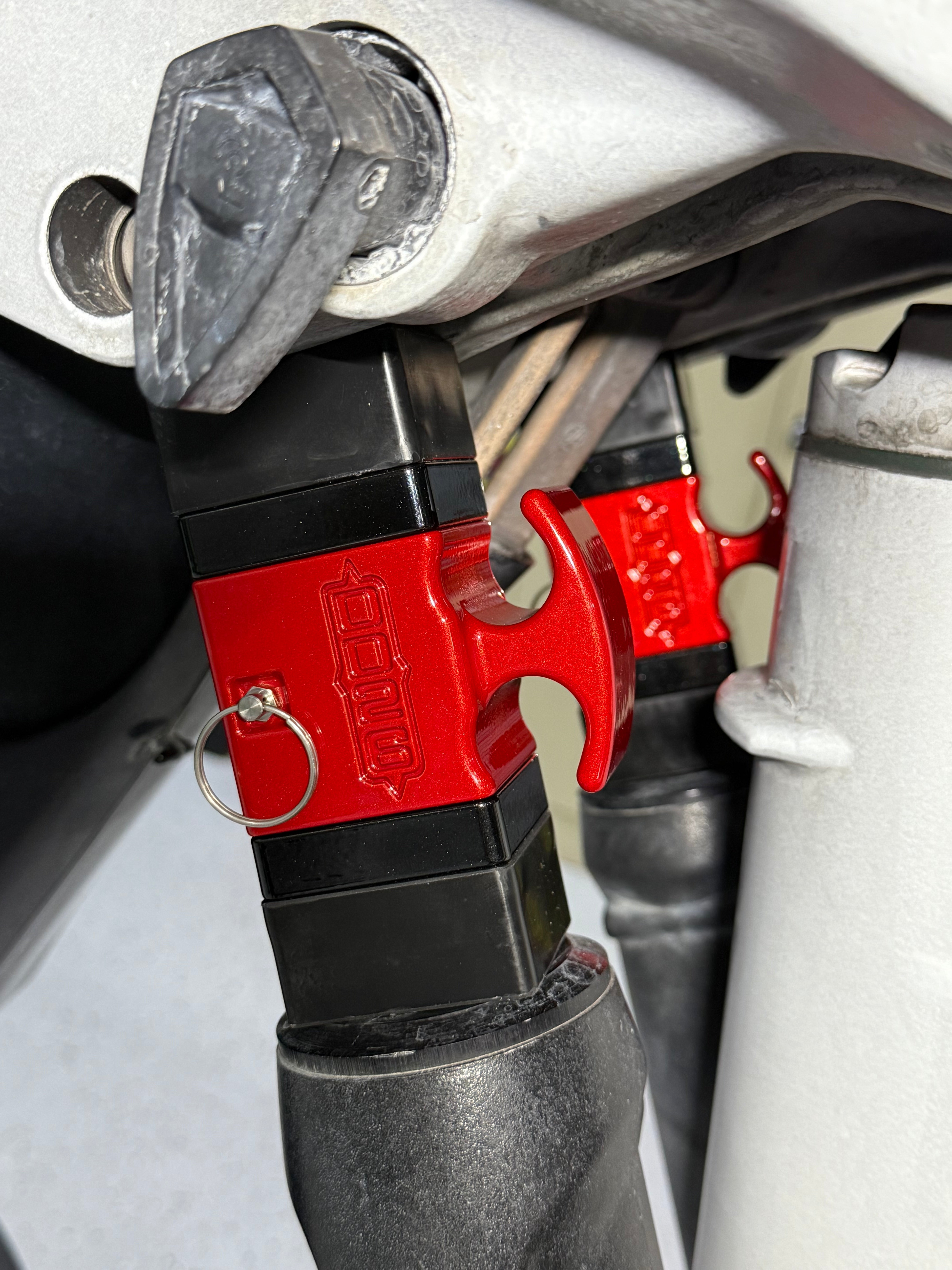 Single Ram Motor Tote compatible with mid size Yamahas, Suzukis and Dual Ram Verado's